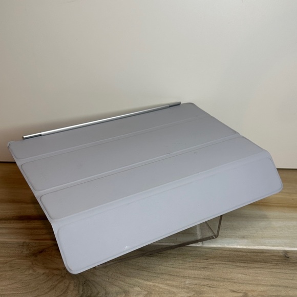 Apple 1st Generation iPad Magnetic Smart Cover. - Picture 3 of 5